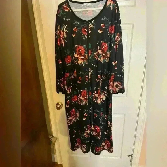 Beautiful Plus Size Women’s Floral Robe - Picture 1 of 8